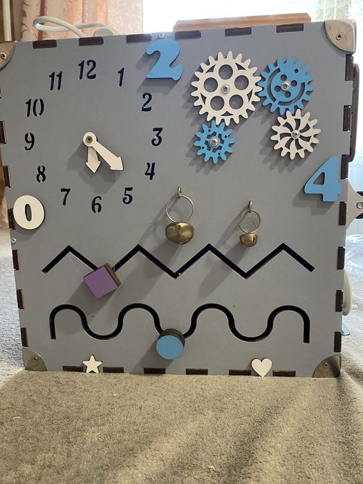 Бізікуб, куб для розвитку дитини