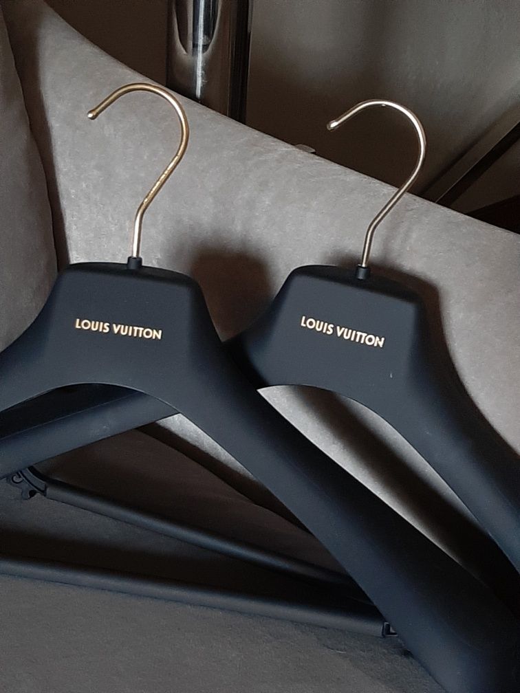 Louis Vuitton  2 markowe Wieszaki na garnitur marynarkę