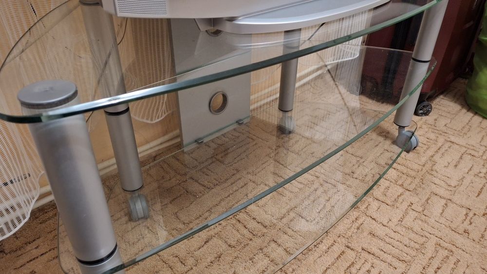 Столик під телевізор з скла.