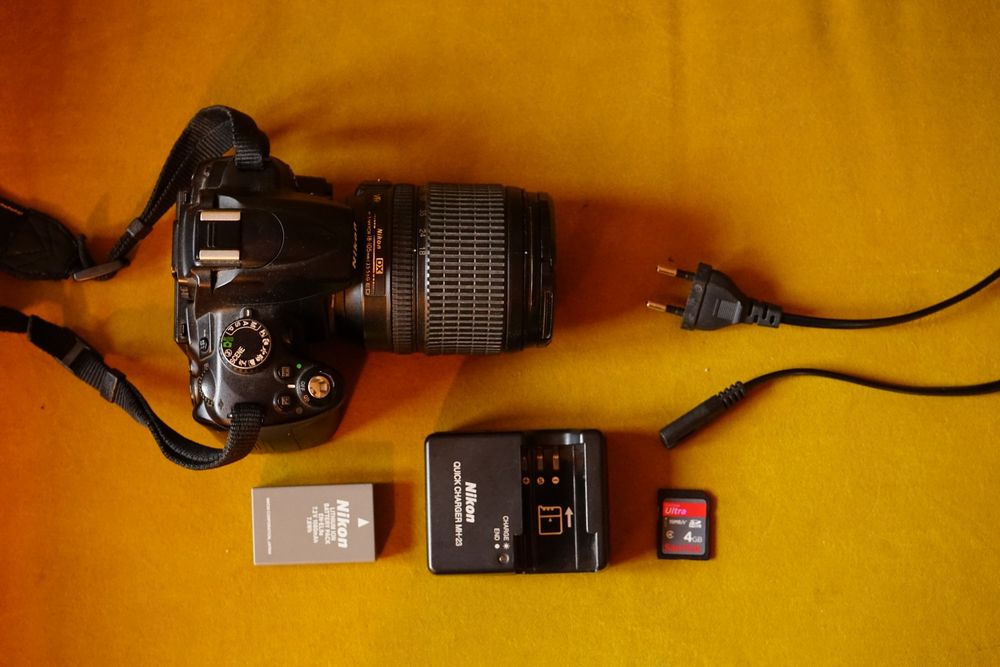 Nikon d5000 z obiektywem 18/105