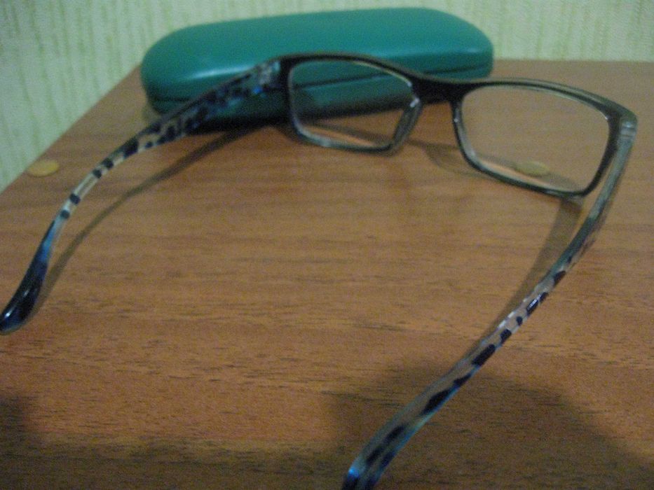 Окуляри з діоптрією +2,5   +3,0   +7,5