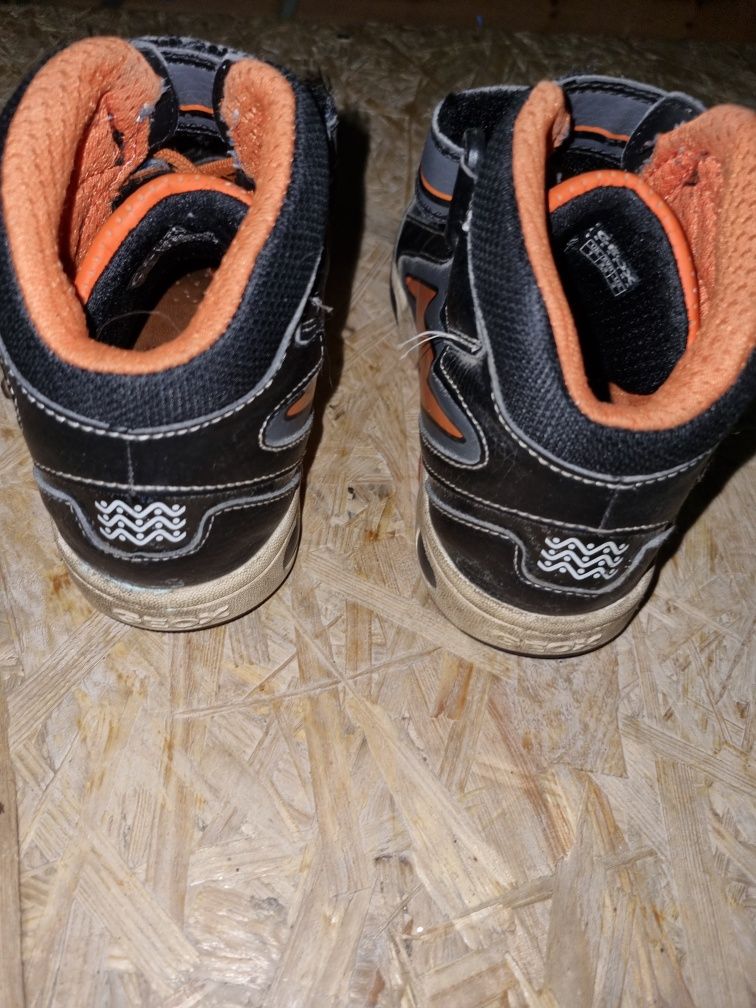 Buty dla dziecka świecące Geox r.33