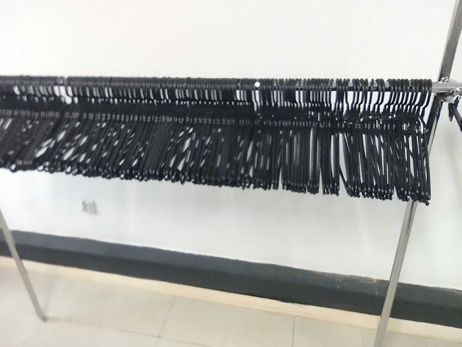 Wieszaki obrotowe czarne