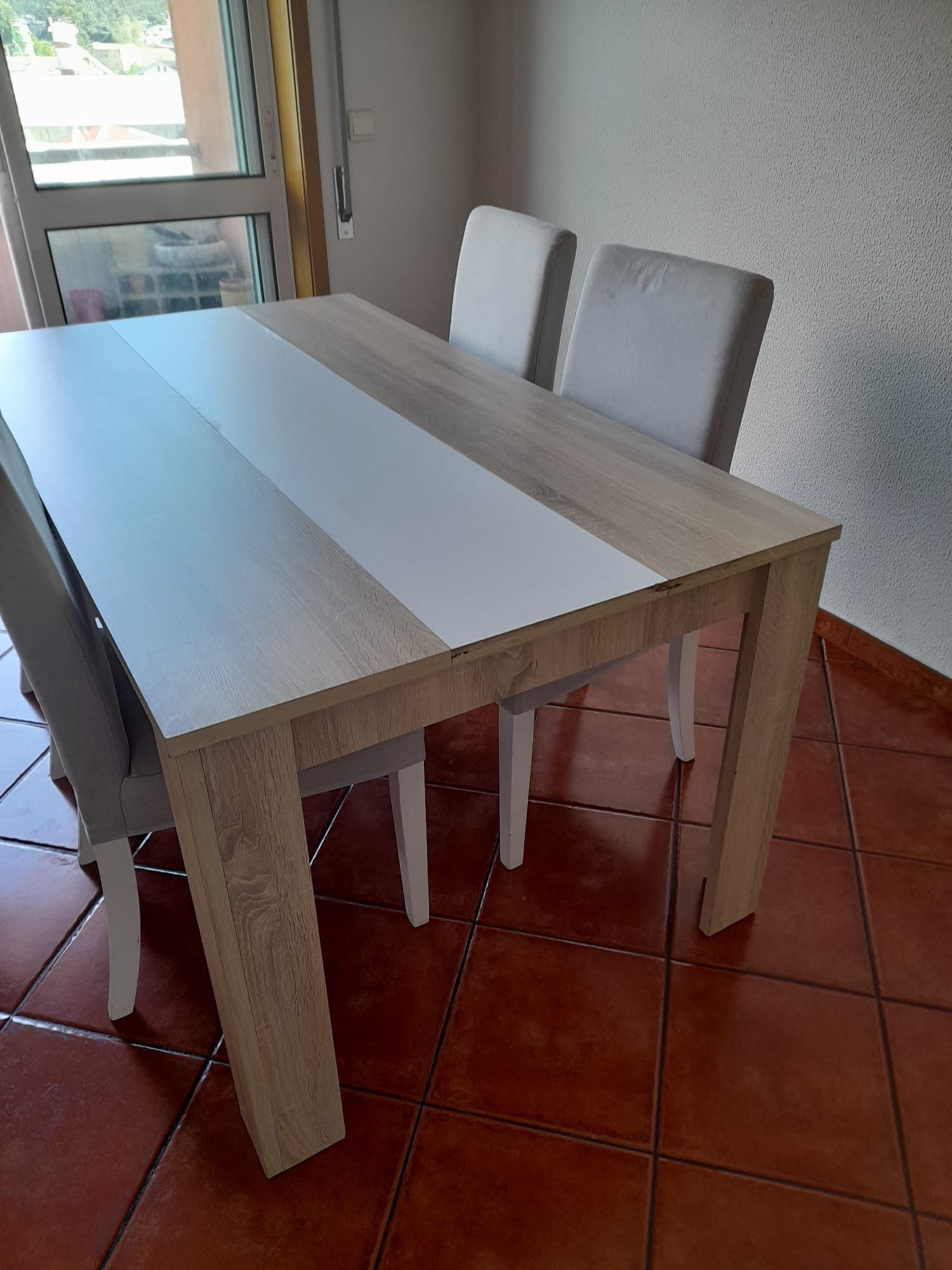 Mesa jantar e 4  cadeiras