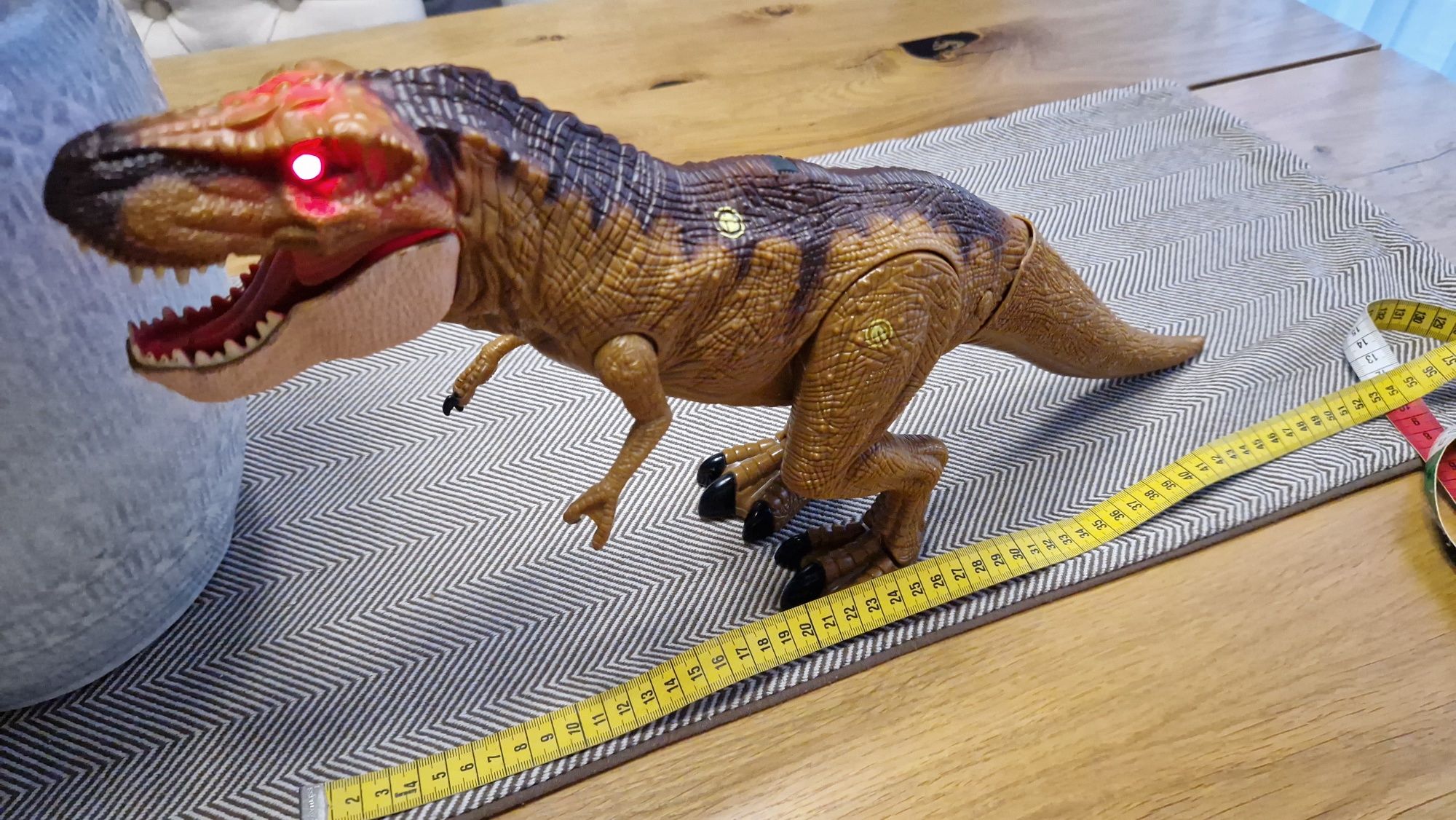 Dinozaur t-rex, duża zabawka, wydaje dźwięki, TREX