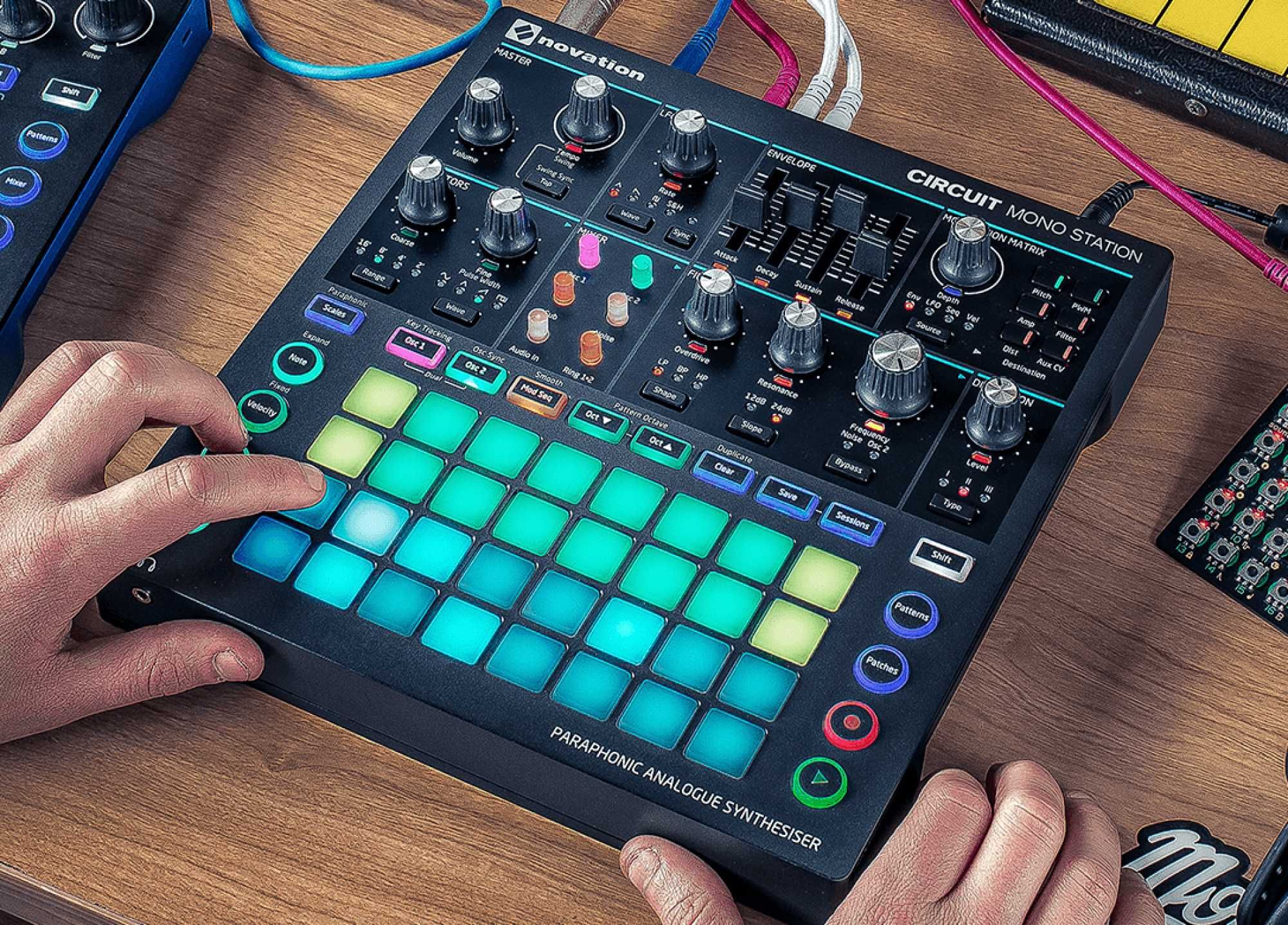 Синтезатор Novation Circuit Mono Station