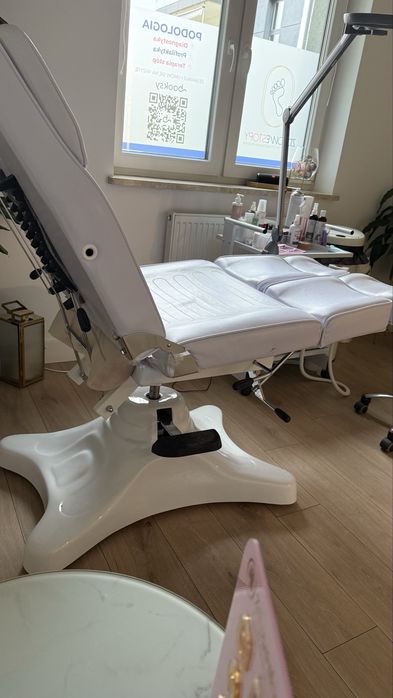 Fotel podologiczno- kosmetyczny sprzedam
