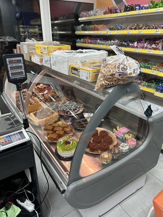 Холодильна вітрина 2м