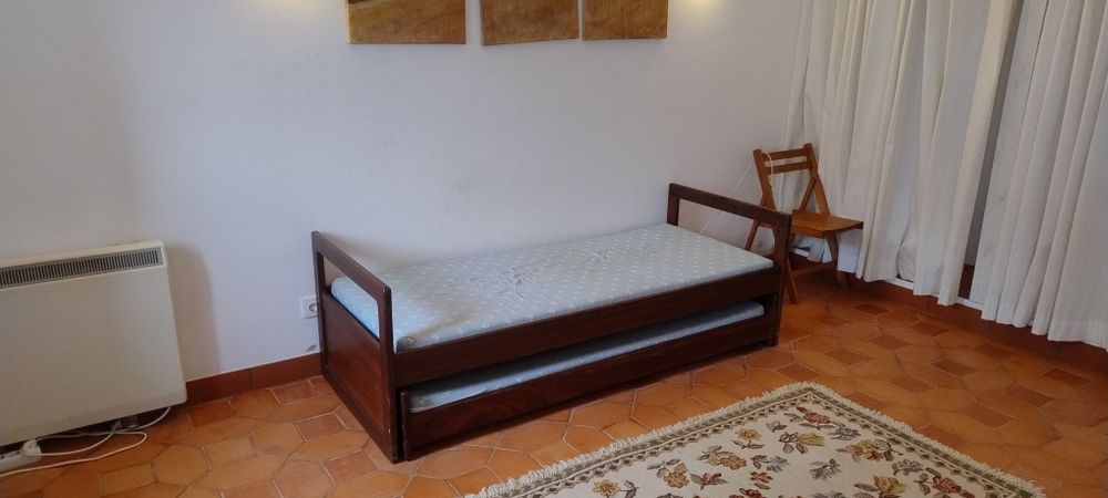 Cama vintage OLAIO de madeira maciça