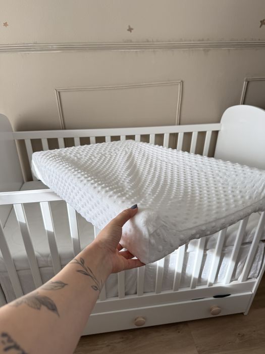 Berço de nenem + comoda + banheira