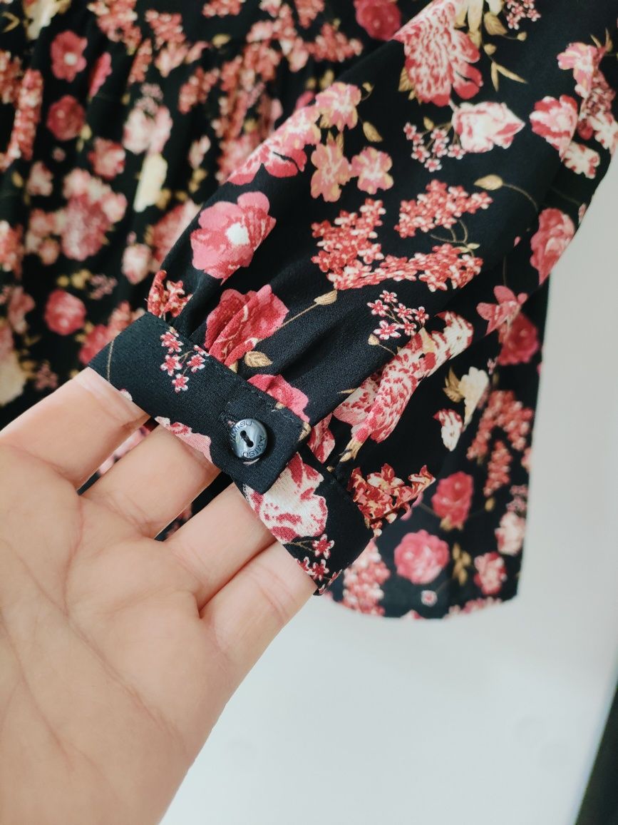 Czarna elegancka bluzka deseń floral Amisu S M