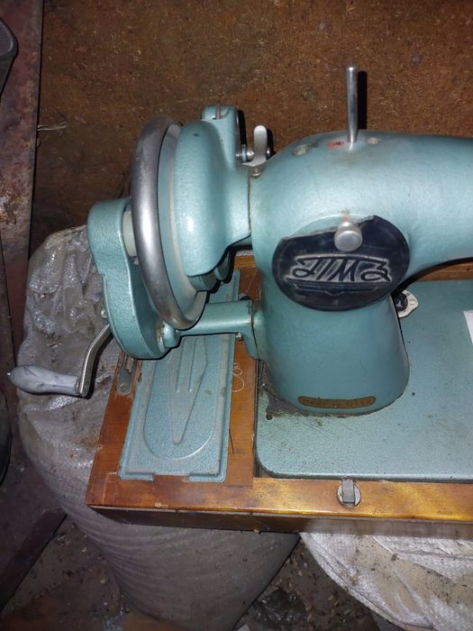 2 швейни машини елекро имеханична