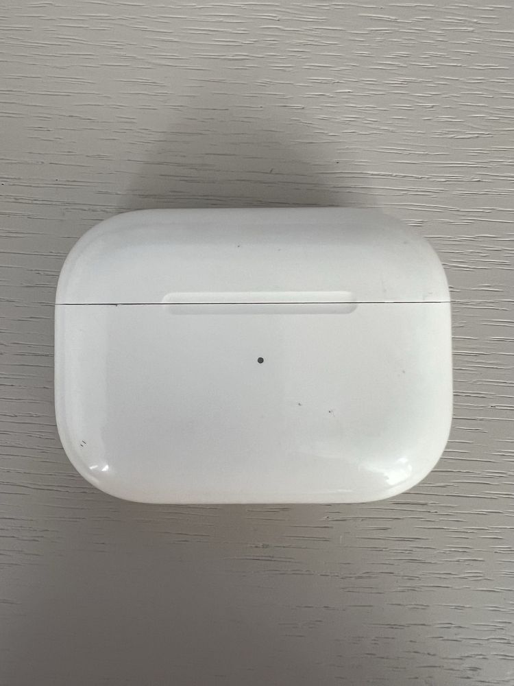 Оригінал Apple AirPods Pro 2 A2700 кейс Lightning