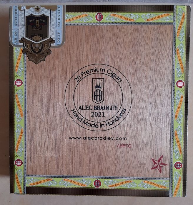 Drewniane pudełko na drobiazgi