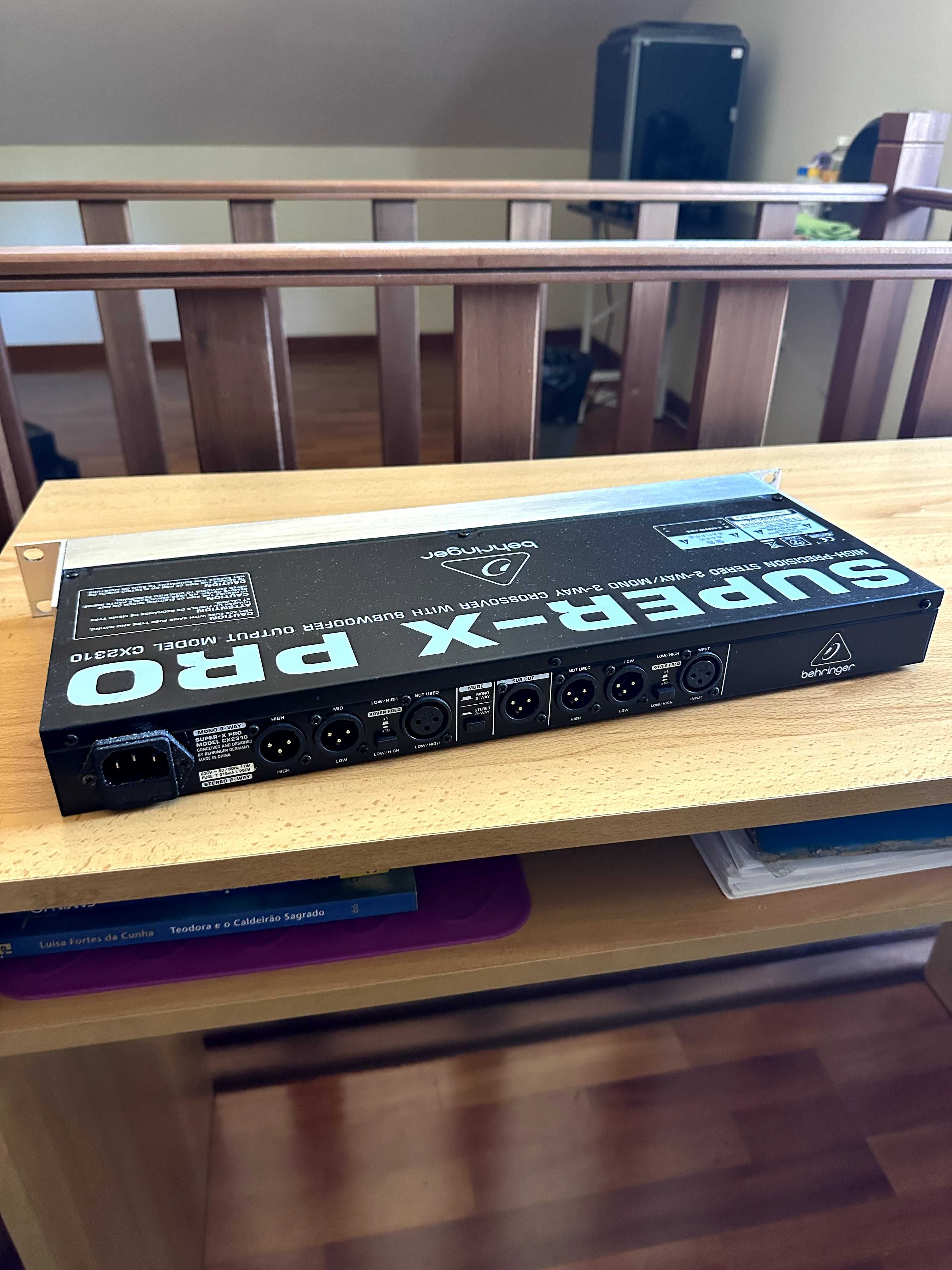 Crossover Behringer CX2310