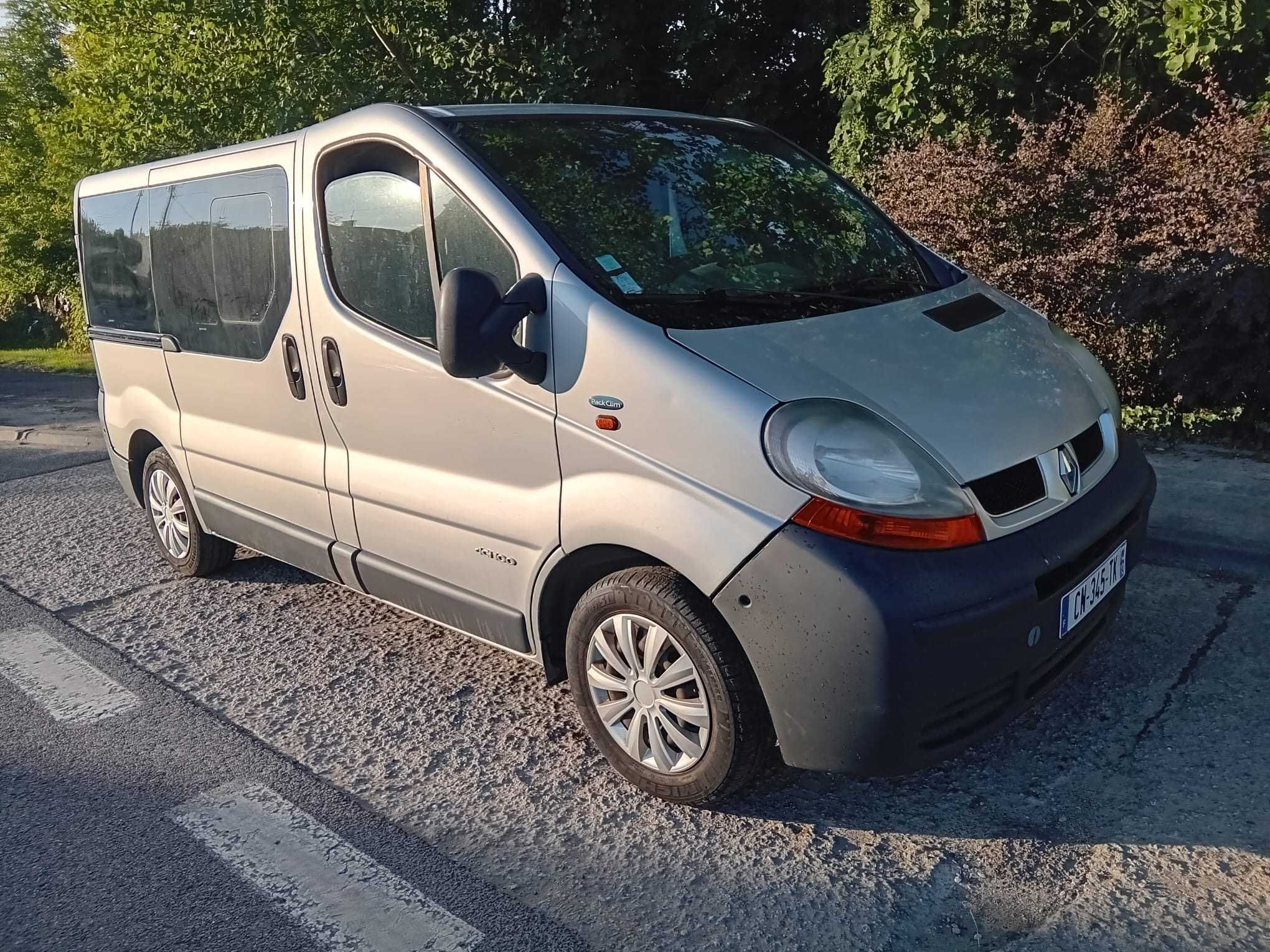 Renault Trafic 1.9 DCi 2005r. 9-cio osobowy