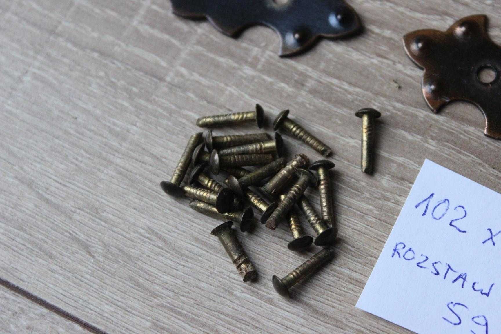 10x Okucie meblowe ozdobne brąz/mosiądz ciemne z starych mebli Vintage