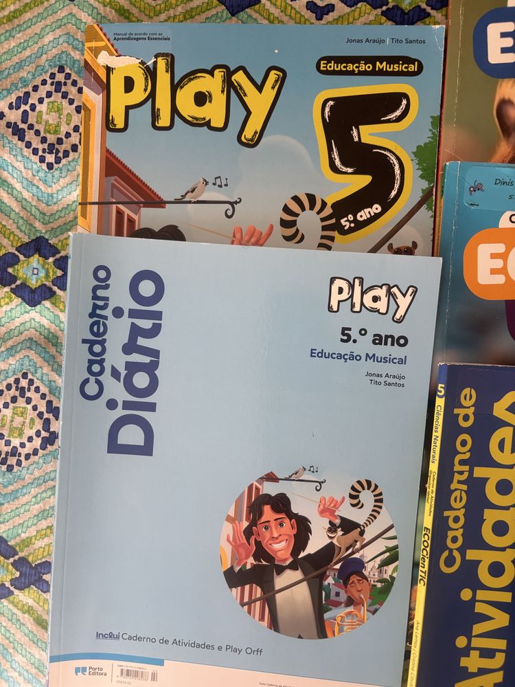 Livros escolares do 5.° ano. Porto Editora.