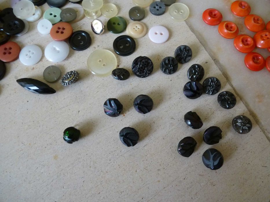 Lote de botões , antigos e recentes