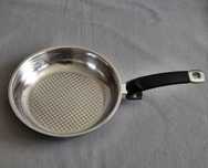 Niemiecka patelnia FISSLER Crispy Steelux Premium 24cm, do indukcji
