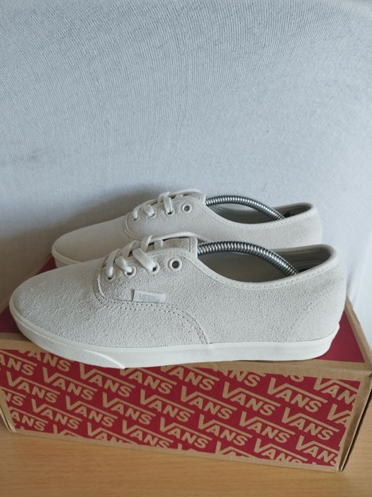 Vans Authentic Lowpro tamanho 37 novos nunca usados.