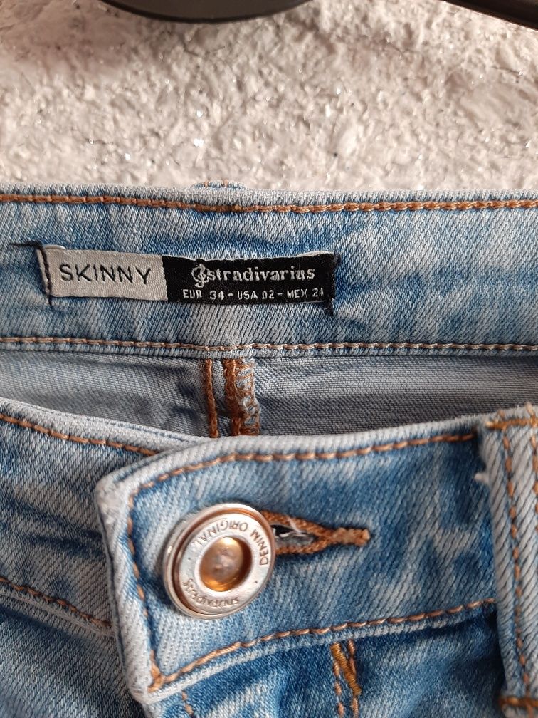 Spodnie jeansy Stradivarius 34