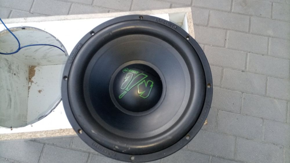 Продам сабвуфер Machete