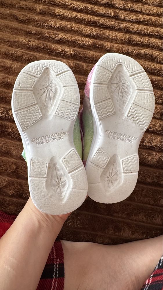 Дятячі кросівки skechers
