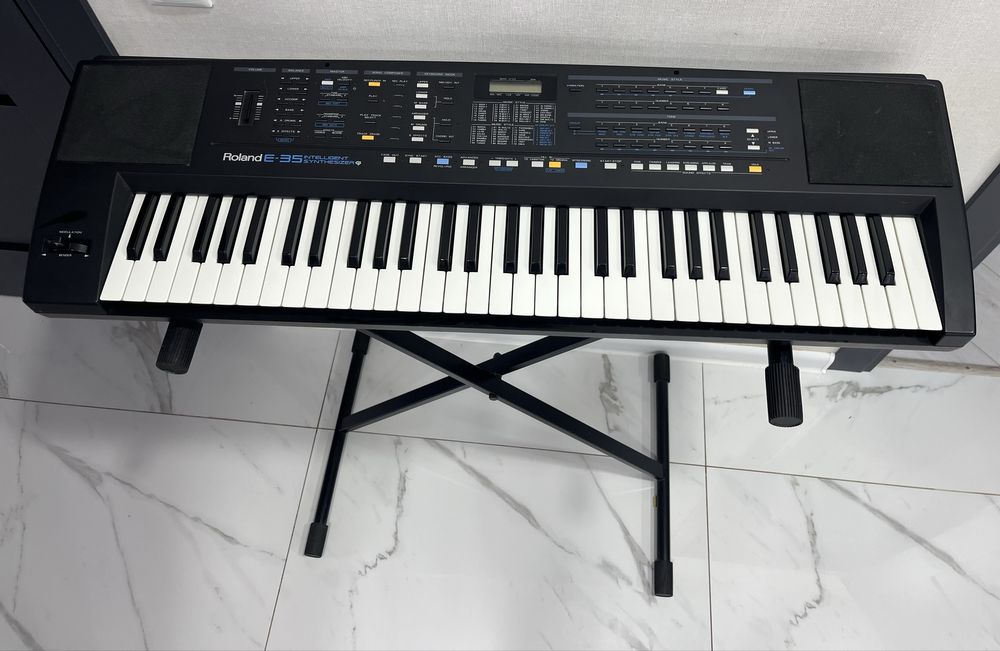 Клавиатура Roland E-35 / Синтезатор / пиано