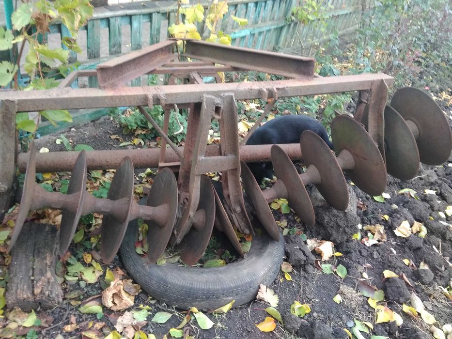 Трактор Т-25 з інвентарем та запчастинами