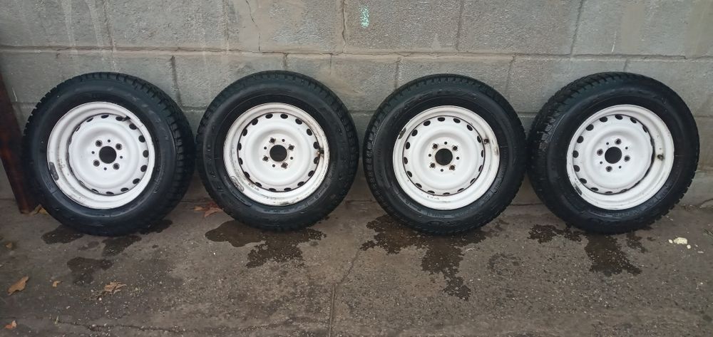 Продам комплект зимової резини р13