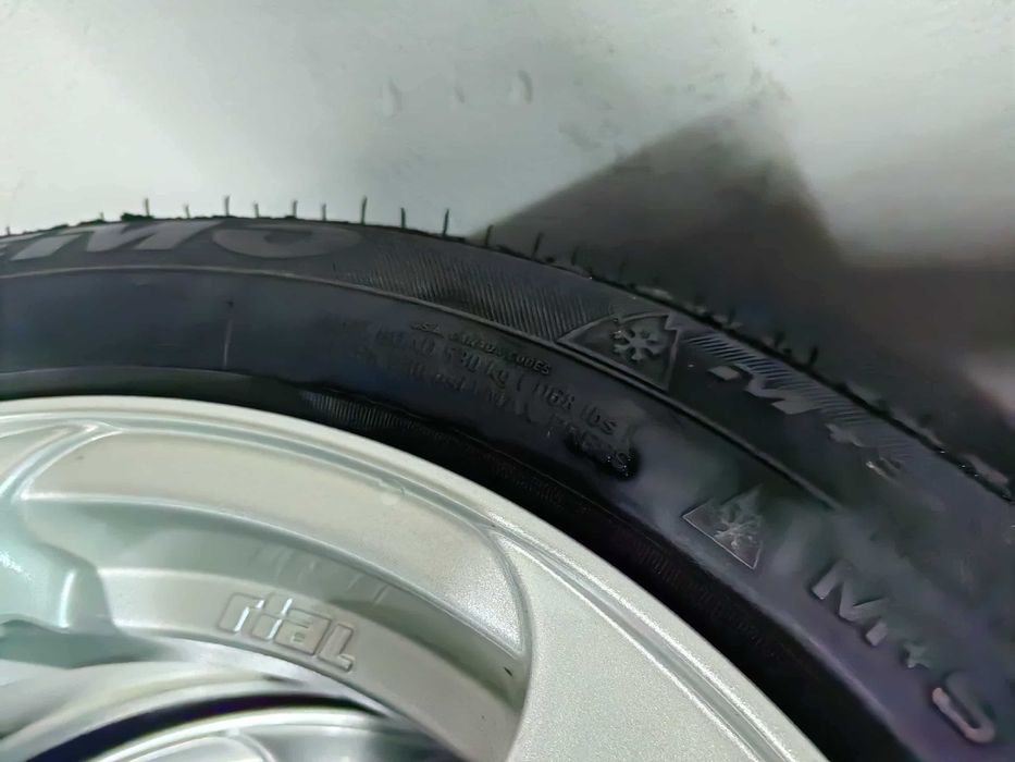 Sptzedam alufelgi wraz z oponami do Smarta