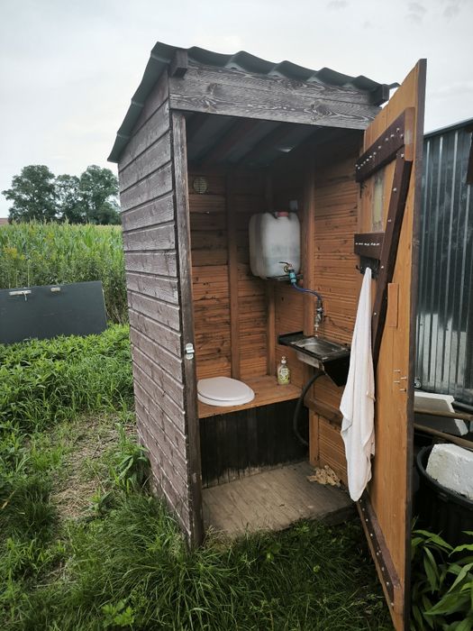 Wychodek, toaleta na działkę, toaleta na budowe