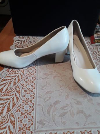 Весільні туфлі, білі 37 розмір.