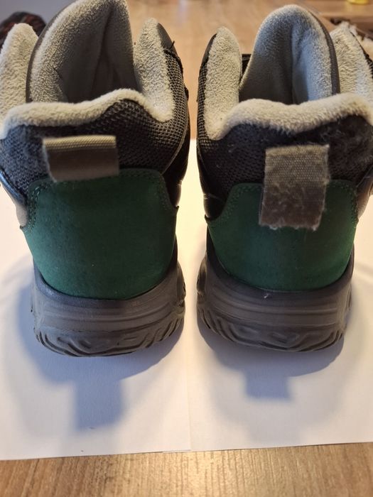 Отдам ботинки р.32