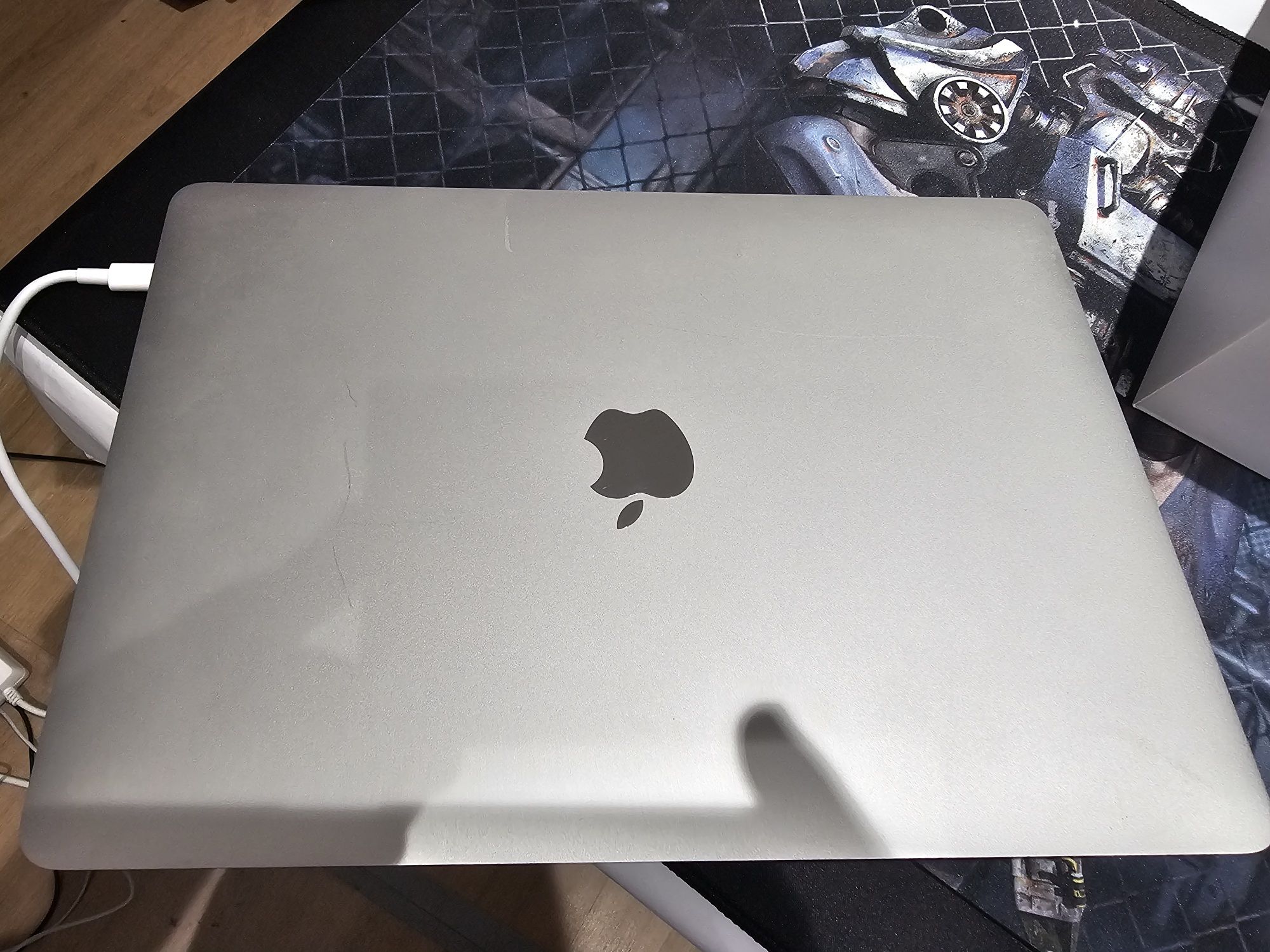 Macbook pro 13" i5 2ghz 16gb 512gb