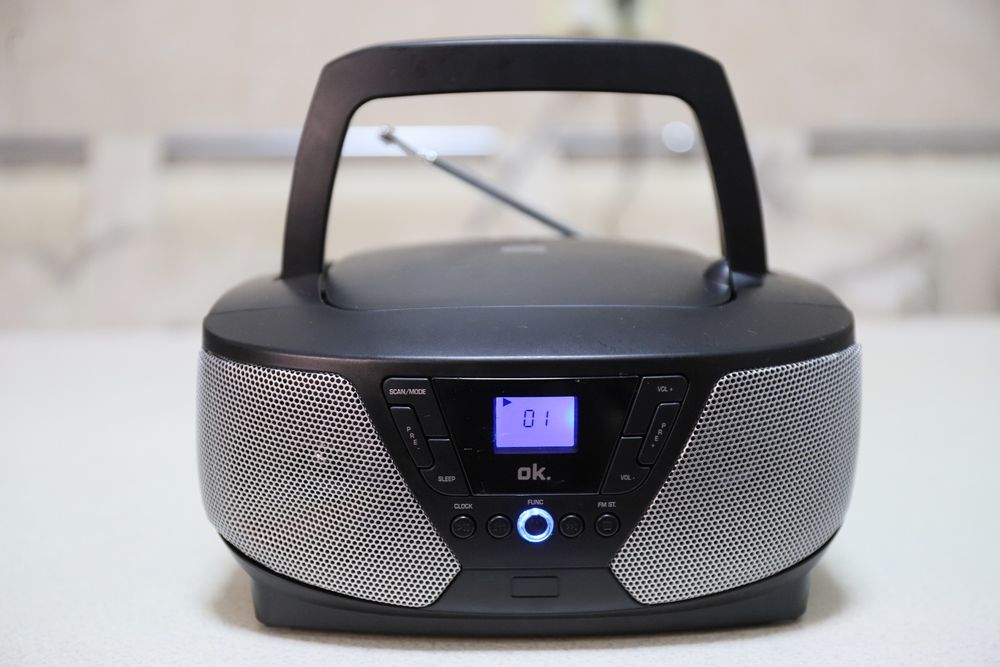 OK.  boombox CD  ,  FM radio , orc 132 - BK