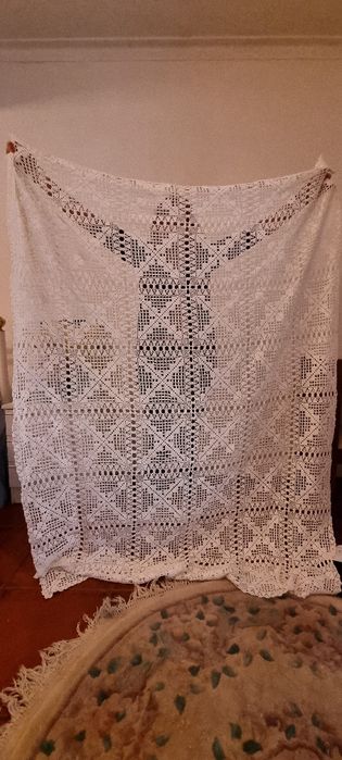 Toalha de mesa bordada à mão