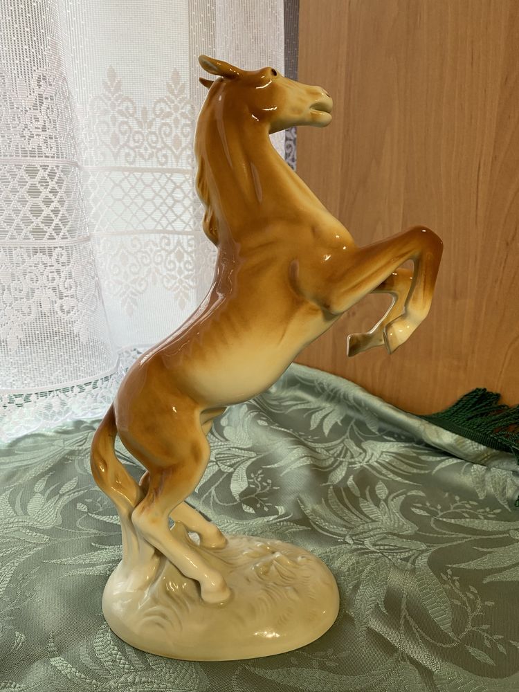 Porcelanowa figurka konia Czechosłowacja