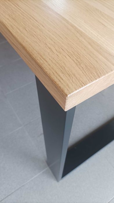 Stół – z blatem z naturalnego drewna, dąb klasyczny