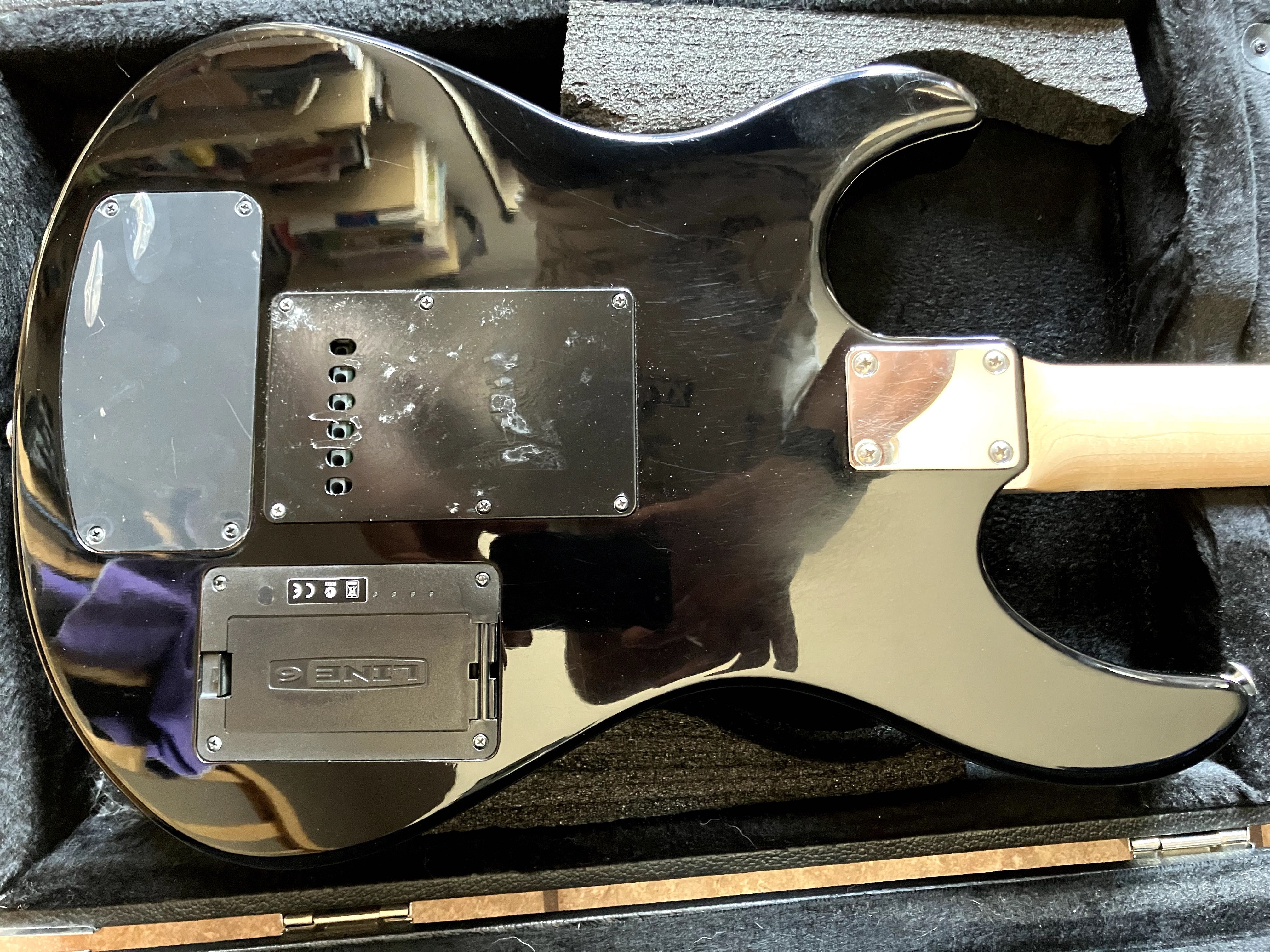 Line 6 Variax Standard Black z futerałem Canto -  gitara elektryczna