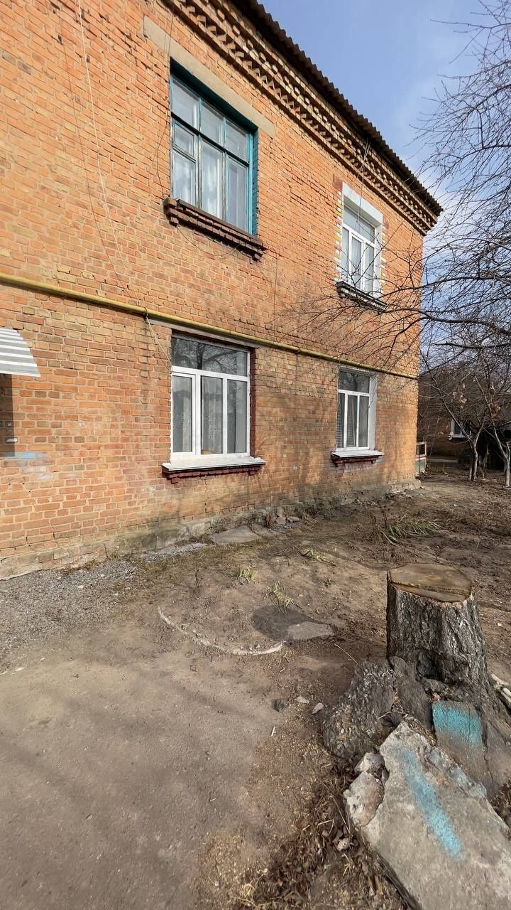 Продається 2-кімнатна квартира в гуртожитку. Вул. Низгірецька