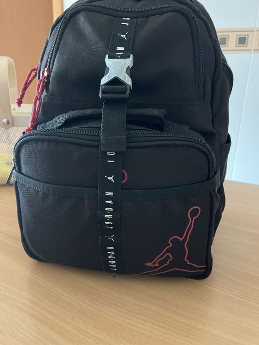 Mochila Jordan com lancheira térmica integrada