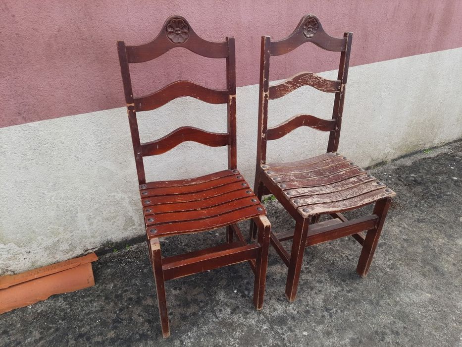 Cadeiras em madeira para restauro