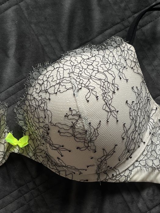 бюстгальтер victoria’s secret very sexy push up 32DD 75B