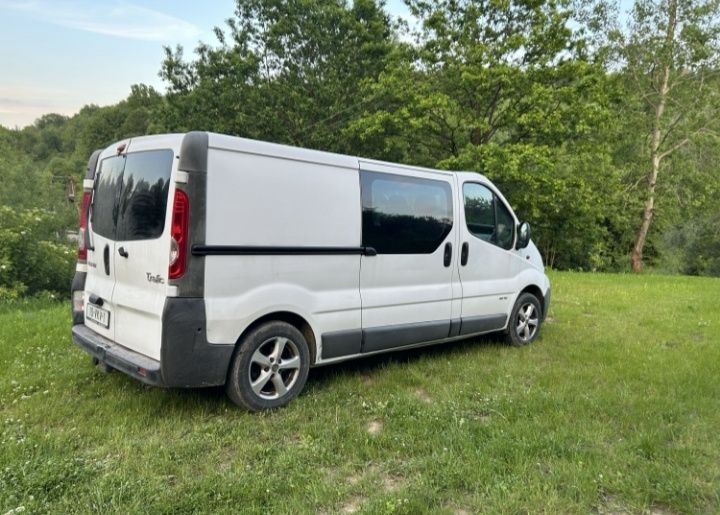 Trafic 2.0 dci 115 brygadówka vivaro