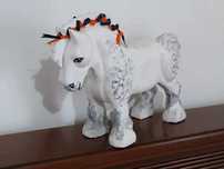 Cavalo de Madeira Pintado à Mão