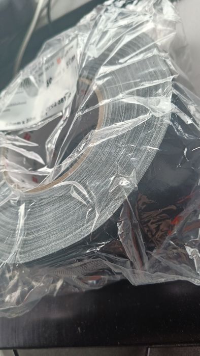 Taśma klejąca wzmocniona .