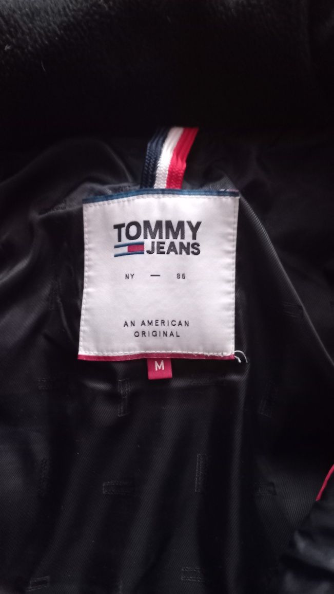 Продам куртку оригинал TOMMY JEANS