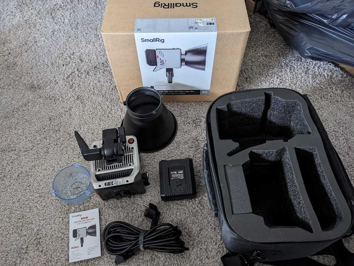 Lampa studyjna filmowa fotograficzna 220W RGB, nieużywana